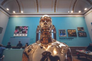Posąg przedstawiający robota